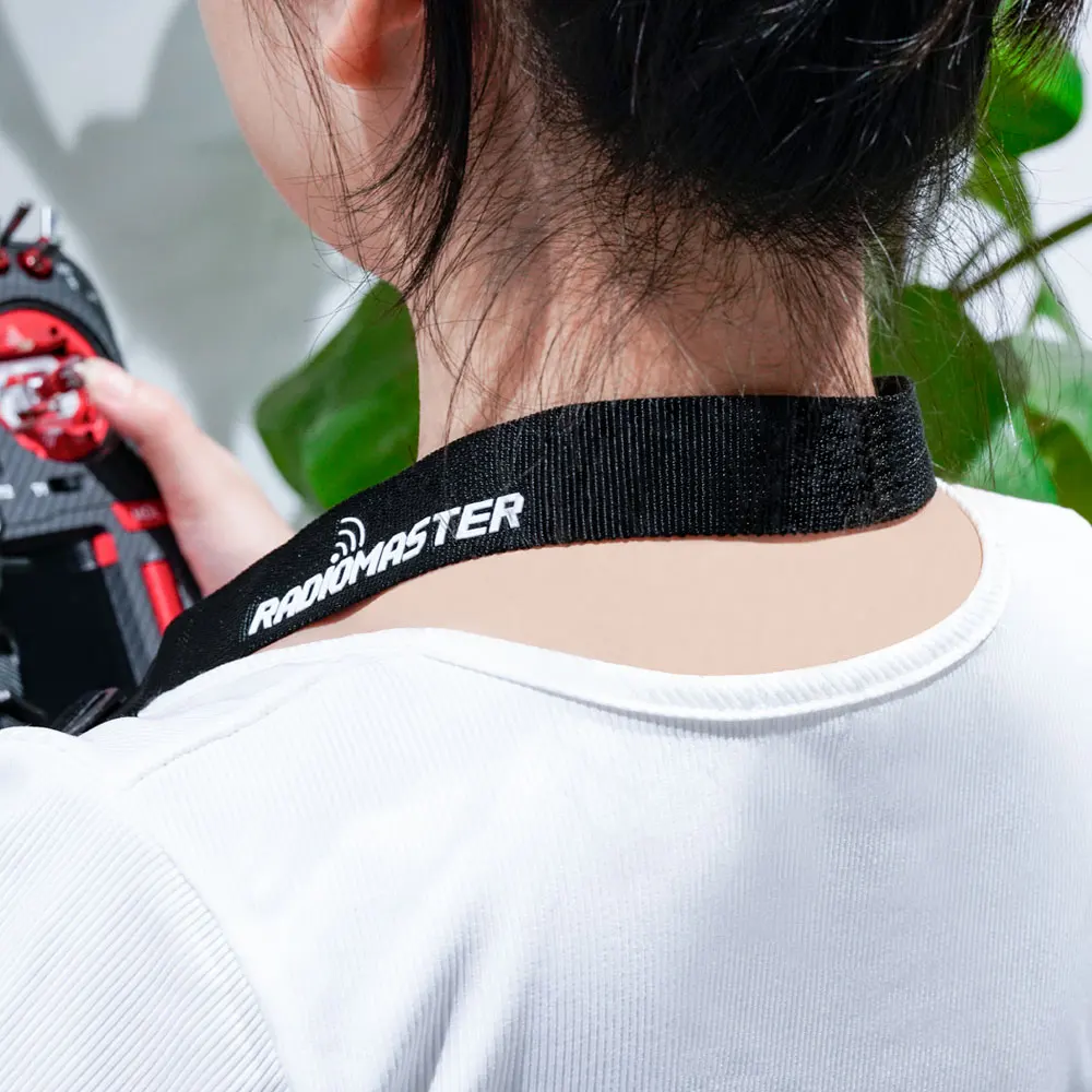 Détail du rembourrage de la sangle de cou pour émetteur RC Radiomaster, confortable pour une utilisation prolongée.