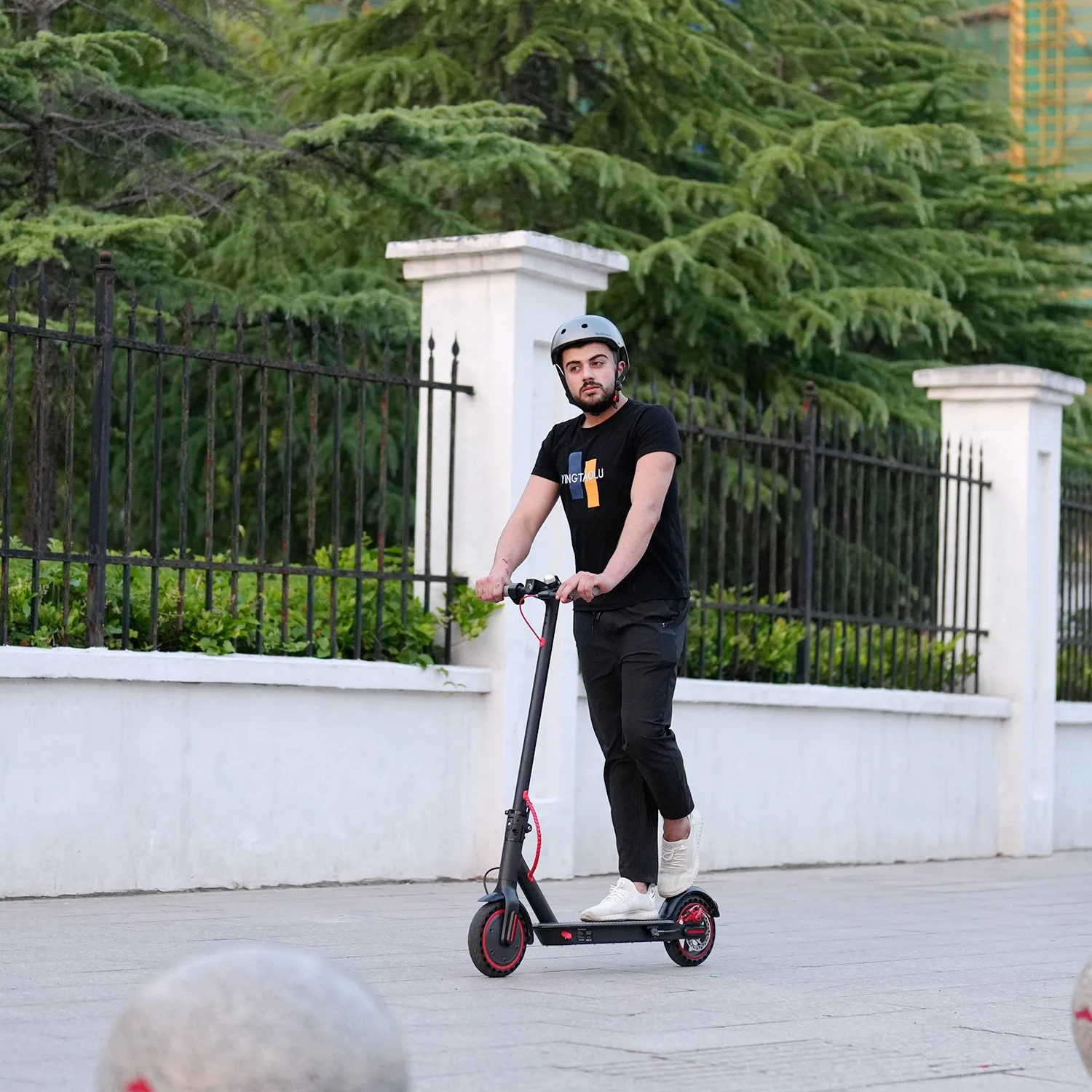 سكوتر كهربائي لمحطة الكبار قابل للطي مقاس 8.5 بوصة