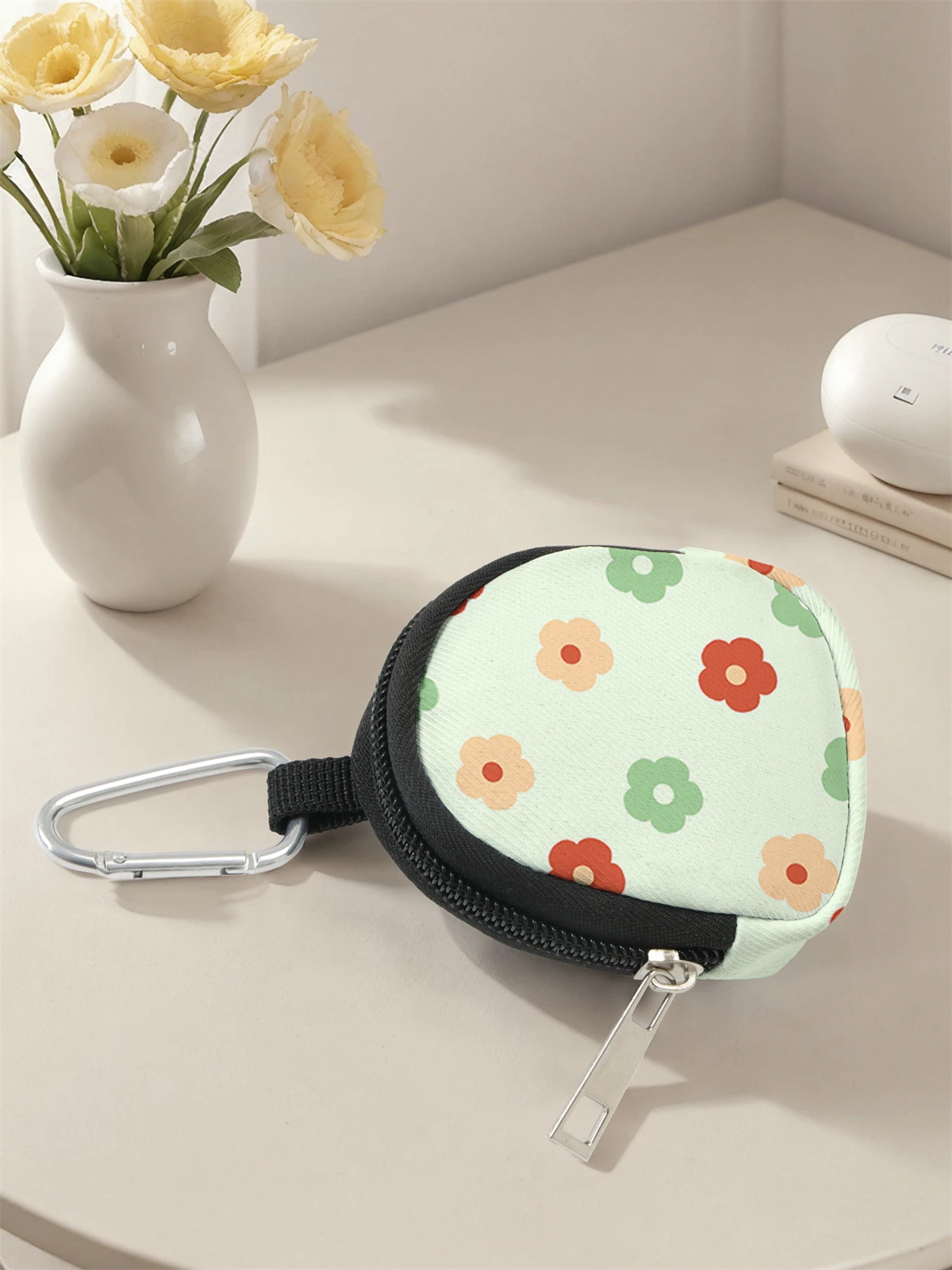 Flower pattern printed mini wallet, zipper change bag with hook clip, headphone key bag, suitable for men and women