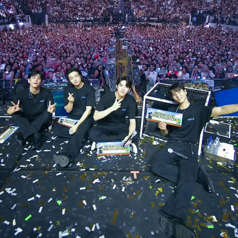DAY6 World Tour Concert Forever Young Series T-shirt Cotton