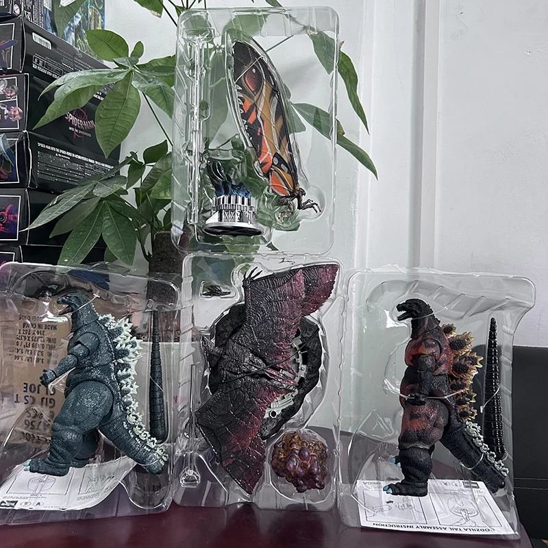 ネカ　ゴジラ Amazon.com: NECA Godzilla vs Mothra 12 Inch Long Action
