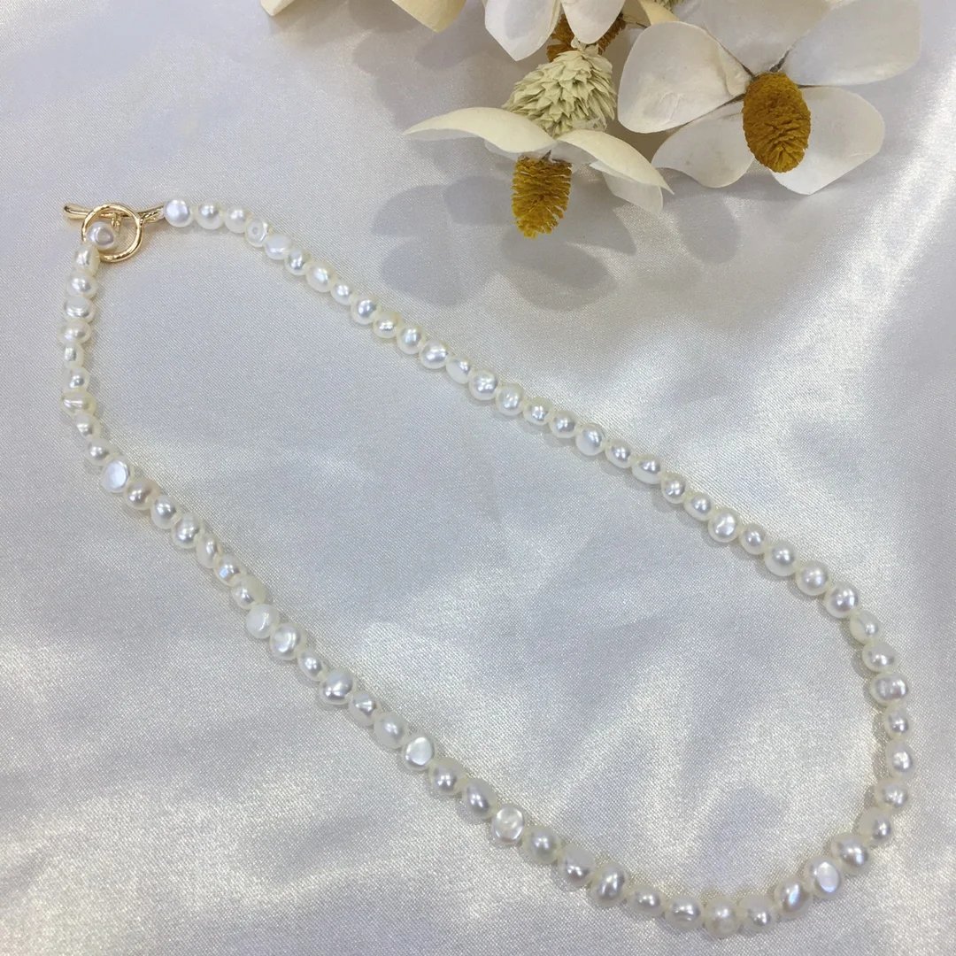 

Baroque Natural Pearl Clavicle Chain Choker Necklace Elegant White Pearl Party Necklace for Women With 14K Gold Filled Accessory