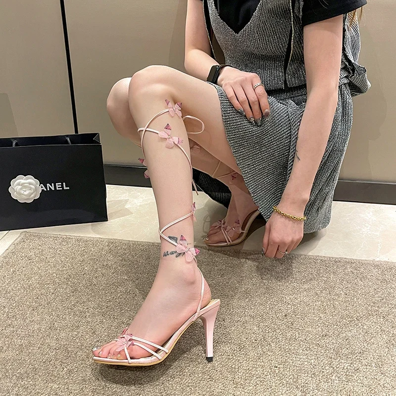 

Женские босоножки с перекрестными ремешками, летние туфли на высоком каблуке-шпильке 2024, модные дизайнерские классические сандалии с бабочками и шнуровкой, женская обувь