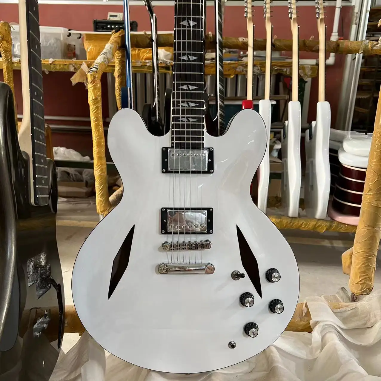 

Электрогитара DG 335, полуполый корпус, подставка из розового дерева, белый цвет, 6-струнная гитара, ударопрочная, бесплатная доставка