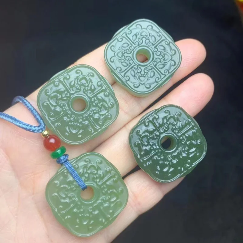 

Hetian Jade Qinghai материал восемь-стандартное качество подвески, как показано на рисунке, хорошая плотность, оптовая продажа с завода