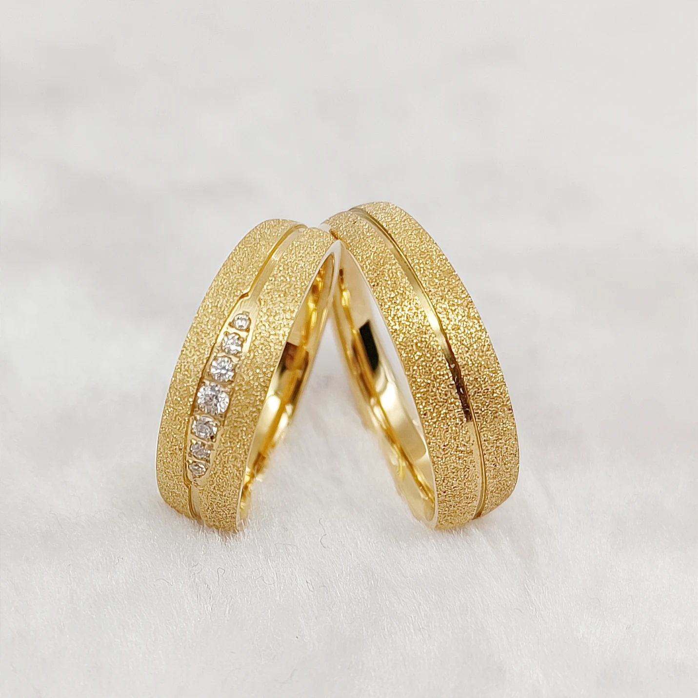 

Vintage Wholesale Special Designer Anniversary Wedding Rings for Men and Women Frosted 18k Gold Plated Stainless Steel Jewelry