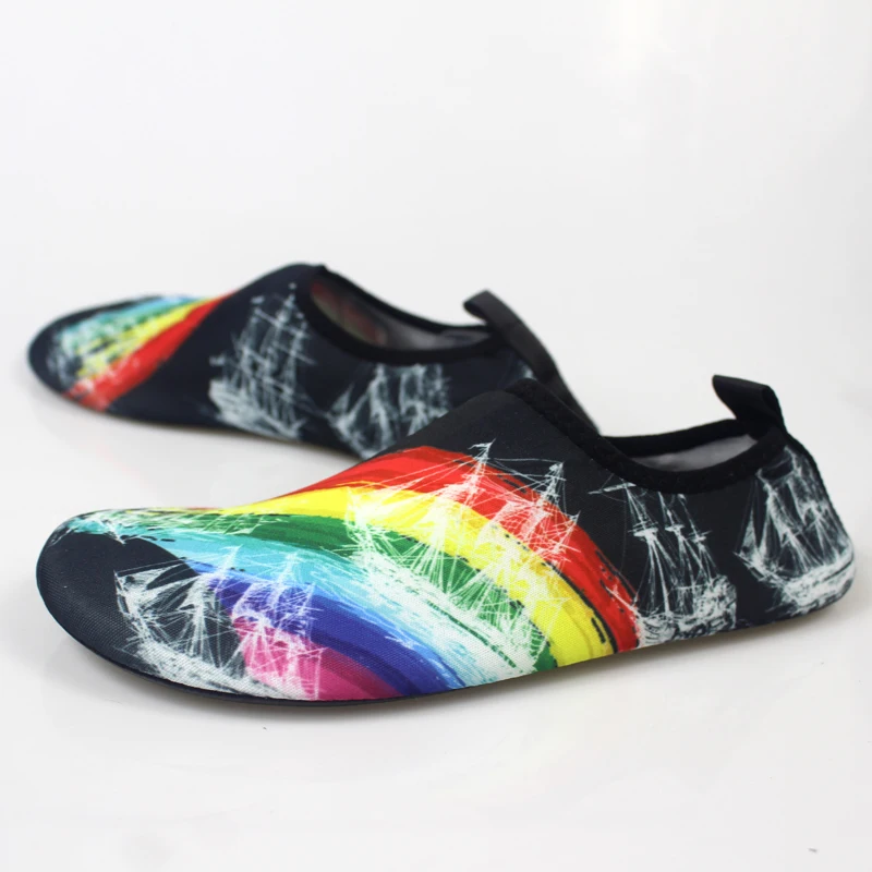 Big foot beach shoes men\'s and women\'s swimming shoes seaside outdoor quick drying sandals women\'s wading shoes non slip