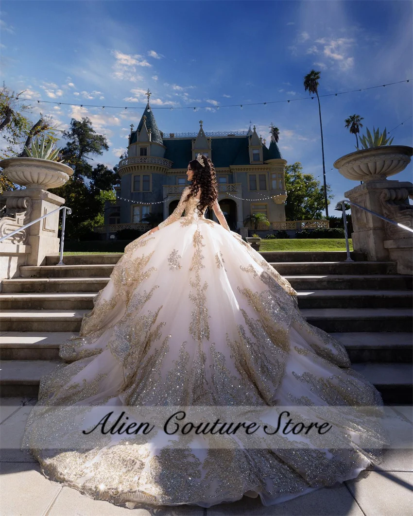 Sumptuous White Quinceanera Dress Ball Gown Sequins Appliques Birthday Gown With Long Sleeve Vestidos De 15 A&ntilde;os Customized