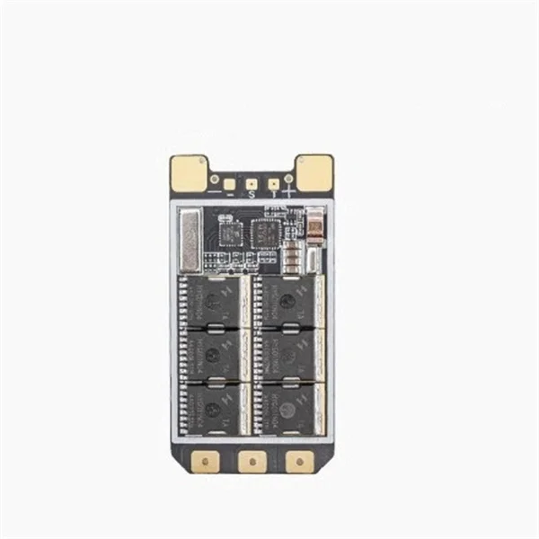 Détail des composants électroniques de l'ESC AM32 8S 100A pour drone FPV RC.