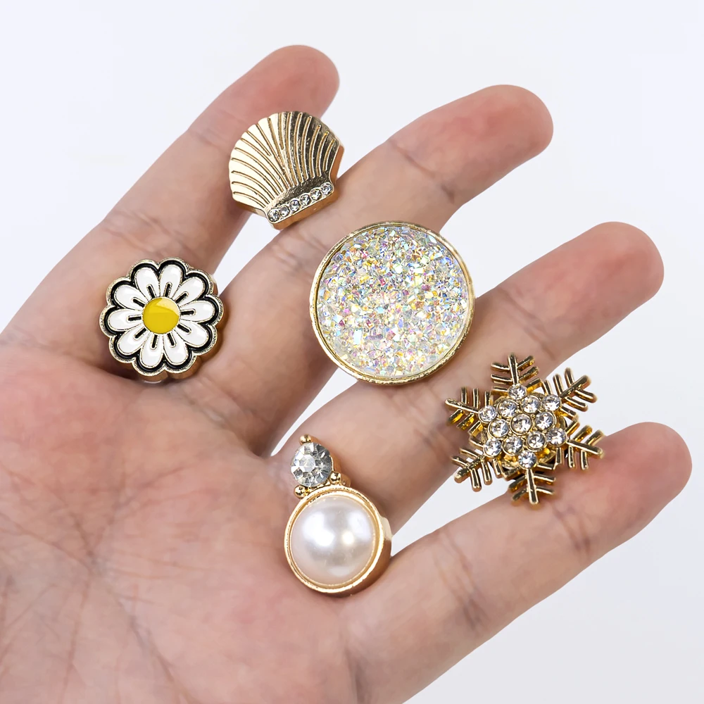 1PCS Four leaf Clover Flower Clog Pins Pentagram Heart Bling Shoe Charms Accessories Shells Rabbits Metal Shoe Decoration