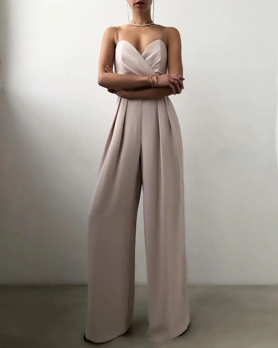 

EE Women's minimal jumpsuit with halter waist waist straight mop