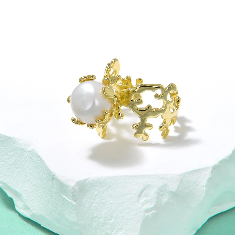 

Fashion pearl ring designer inlaid hand light luxury exquisite fashion niche personality