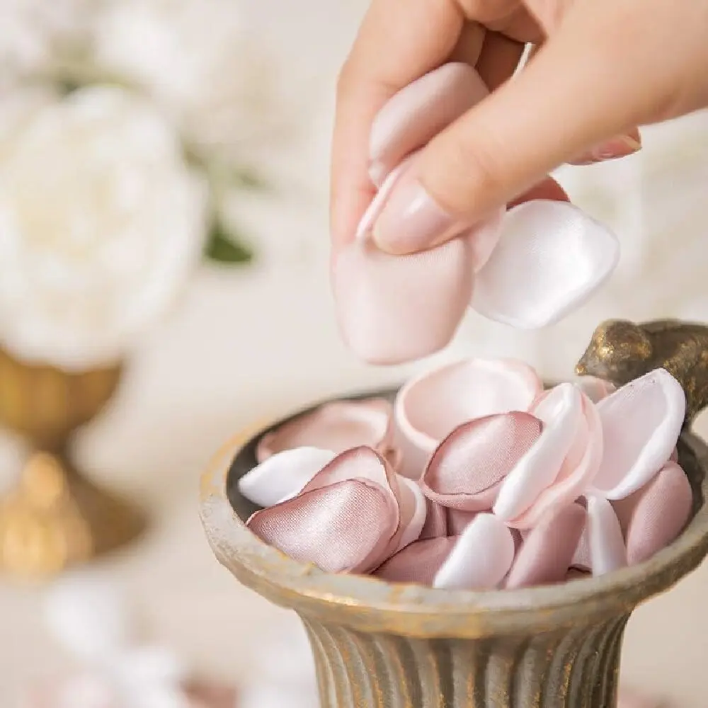 300pcs Rose Petals Silk Flower Petals for Wedding/Aisle/Flower Girl Baskets/Centerpiece D&eacute;cor for Mother's day, Valentine's day