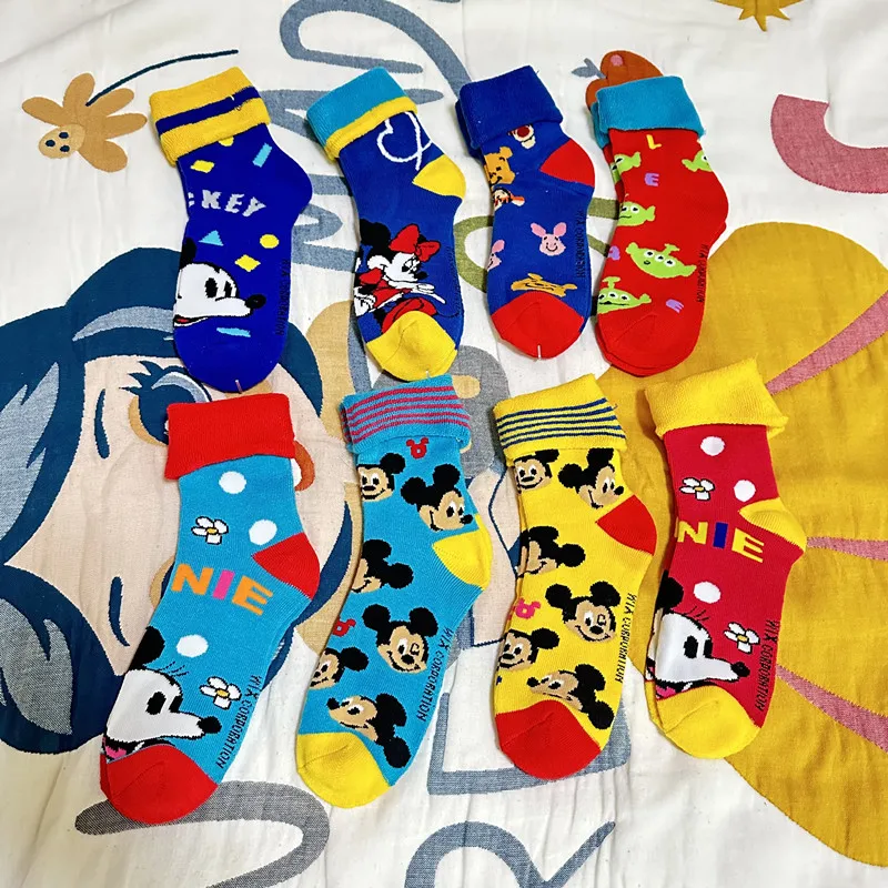 

1 pair of women's thick and warm cartoon socks