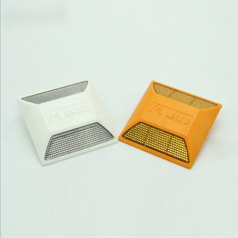 Plastic Reflective Road Marker Raised Signage Single-Sided Double-Sided Reflective Road Stud Spike Deceleration Spike