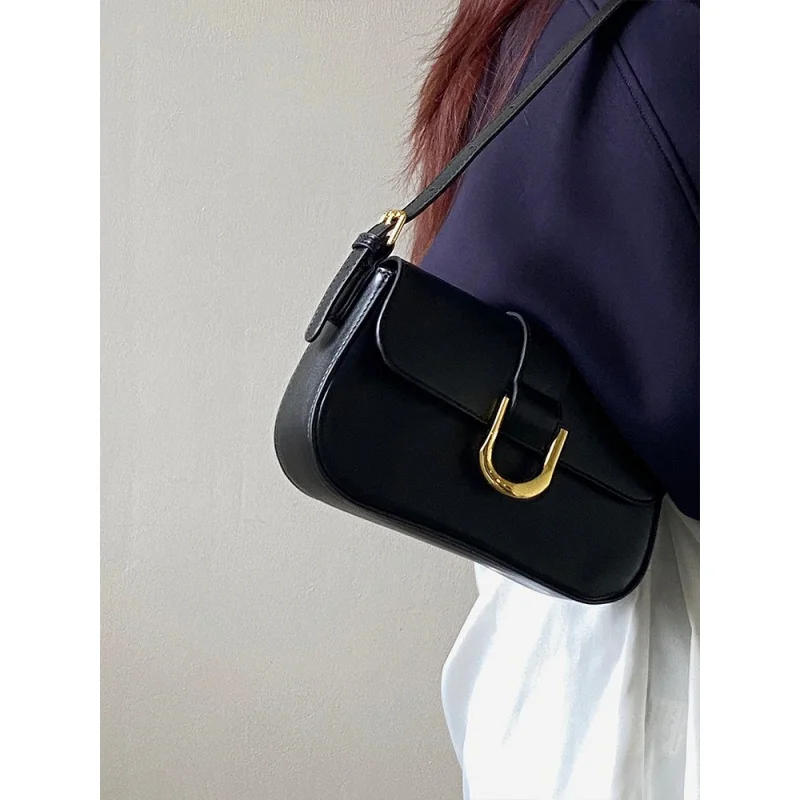 Luxury women's retro wine red new horseshoe buckle fashionable handbag, armpit bag, crossbody bag