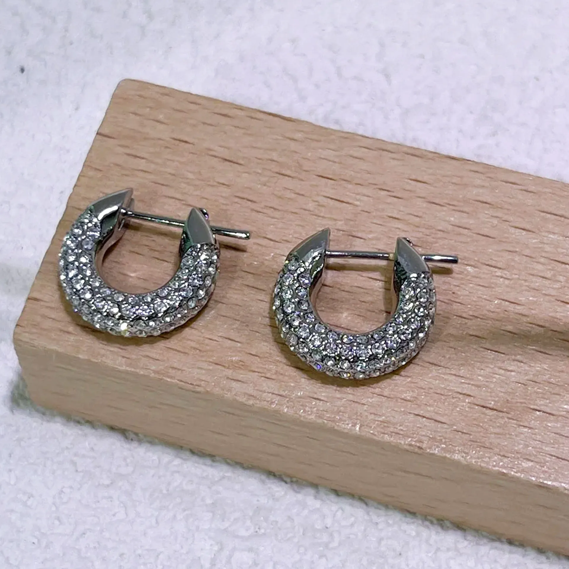 2025 New Original Exquisite Crystal Earrings Personality Ladies Fashion Stainless Steel Earrings Commemorative Accessories 4