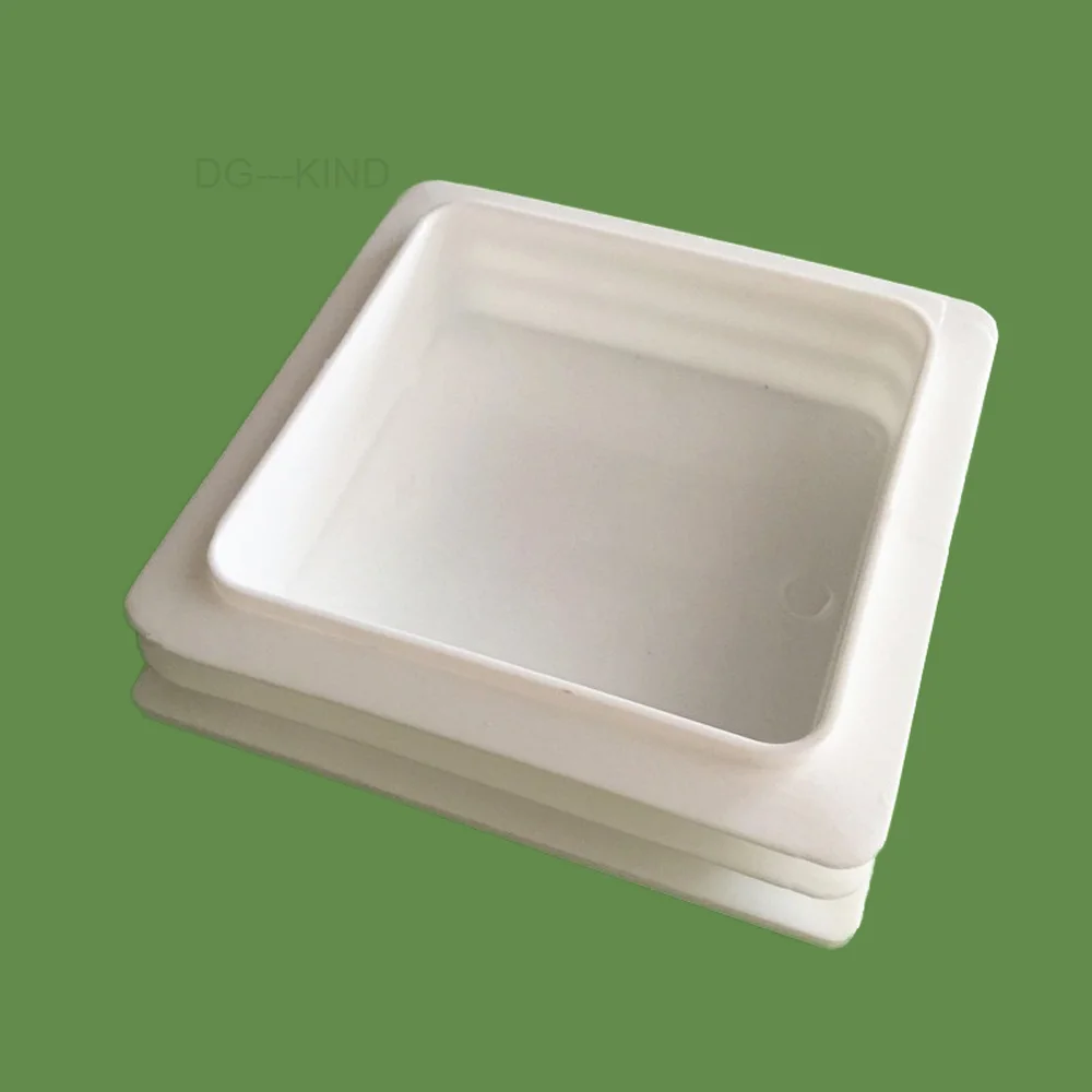 Рисунок 3 - черные/белые пластиковые квадратные