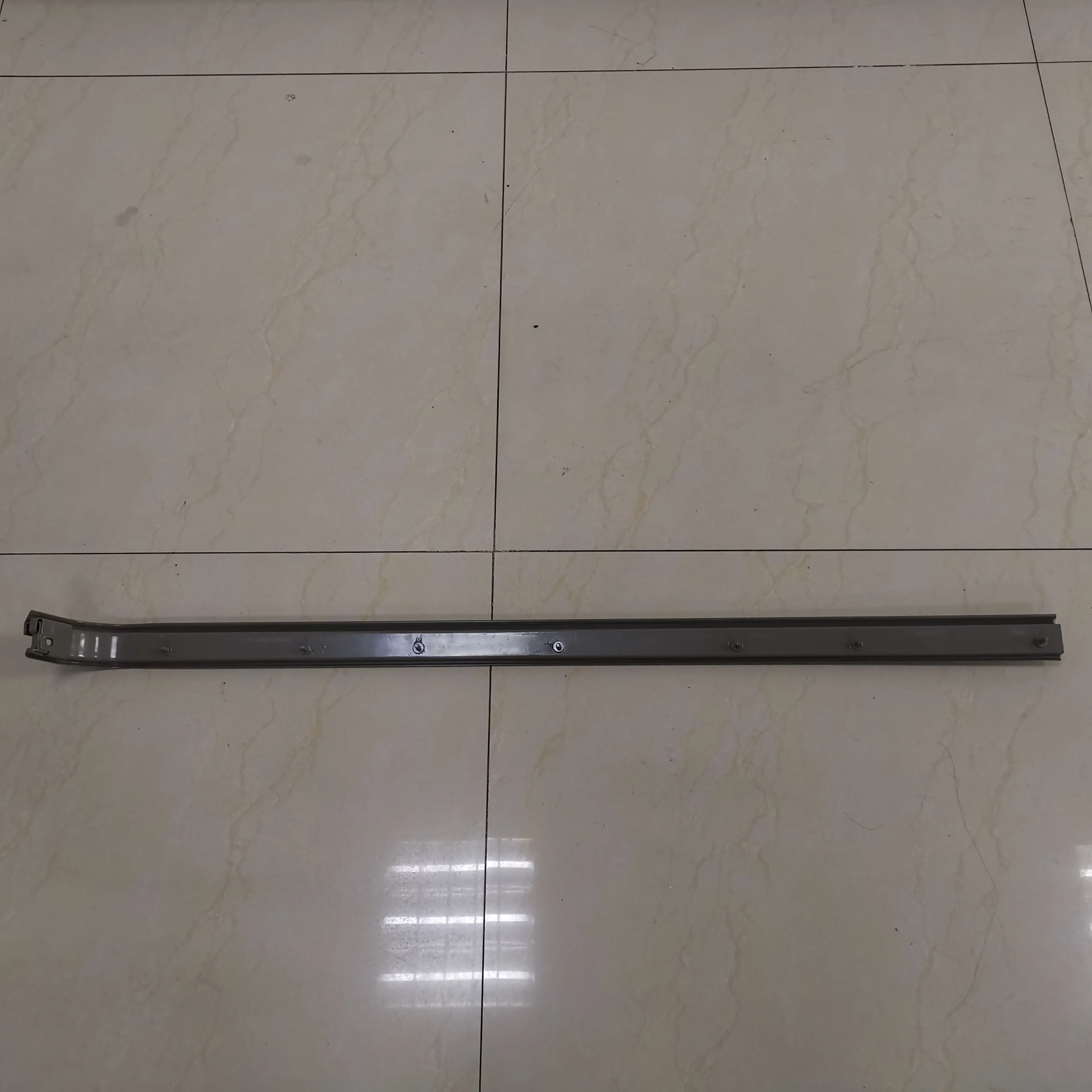 SAIC MAXUS V80 The Major Axis Sliding Door Middle Rail C00003555-4100