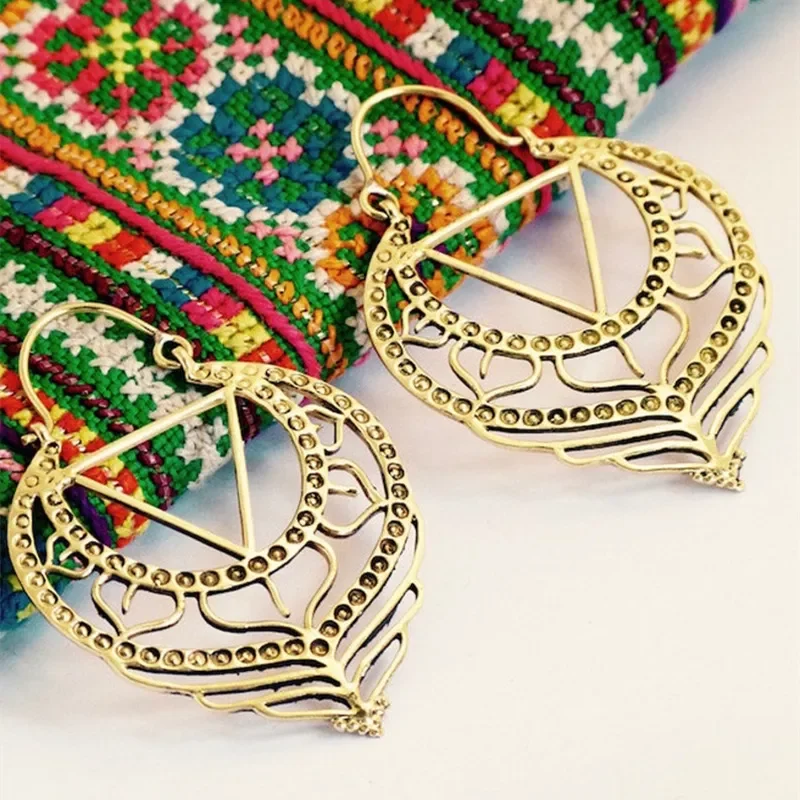

Vintage Hollow Geometric Triangular Flowers Earrings Personality Bohemia Gold Color Carving Heart Hoop Earrings for Women