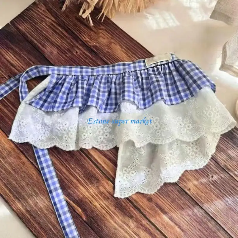 090B Ruffled Tiered Girls 스커트 통기성 코튼 원단 블루 체크 무늬 디자인 레이스 트림 야외 활동 또는 사진에 세련된