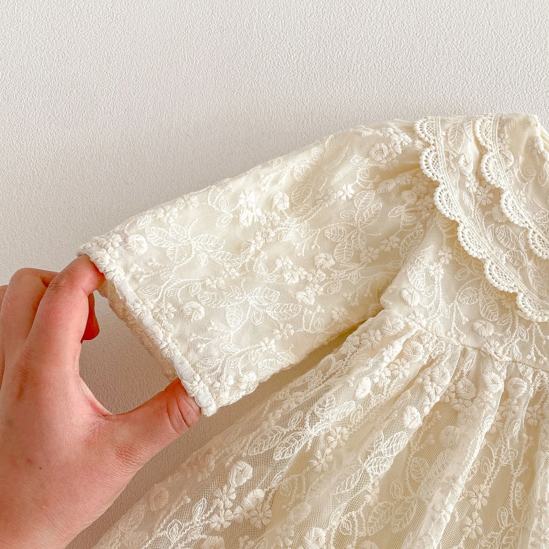 2026 Frühling Koreanische Babykleidung Bubble Langarm-Body für 3M-2T Mädchen Aprikosenfarbenes Spitzenkleid für Kleinkinder – Detail 7