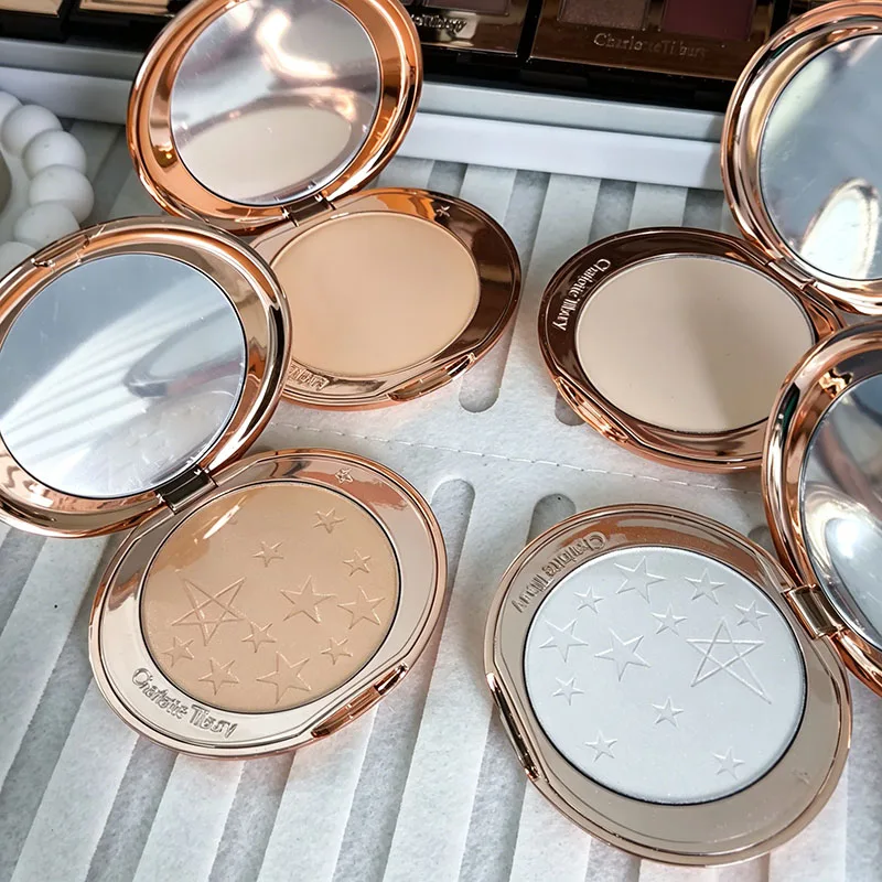 Set Trucco CT: Spray Modellante Traspirante, Polvere a Texture Fine, Blush in 2 Colori, Lucidalabbra, Cosmetici in Confezione Dorata - immagine 3
