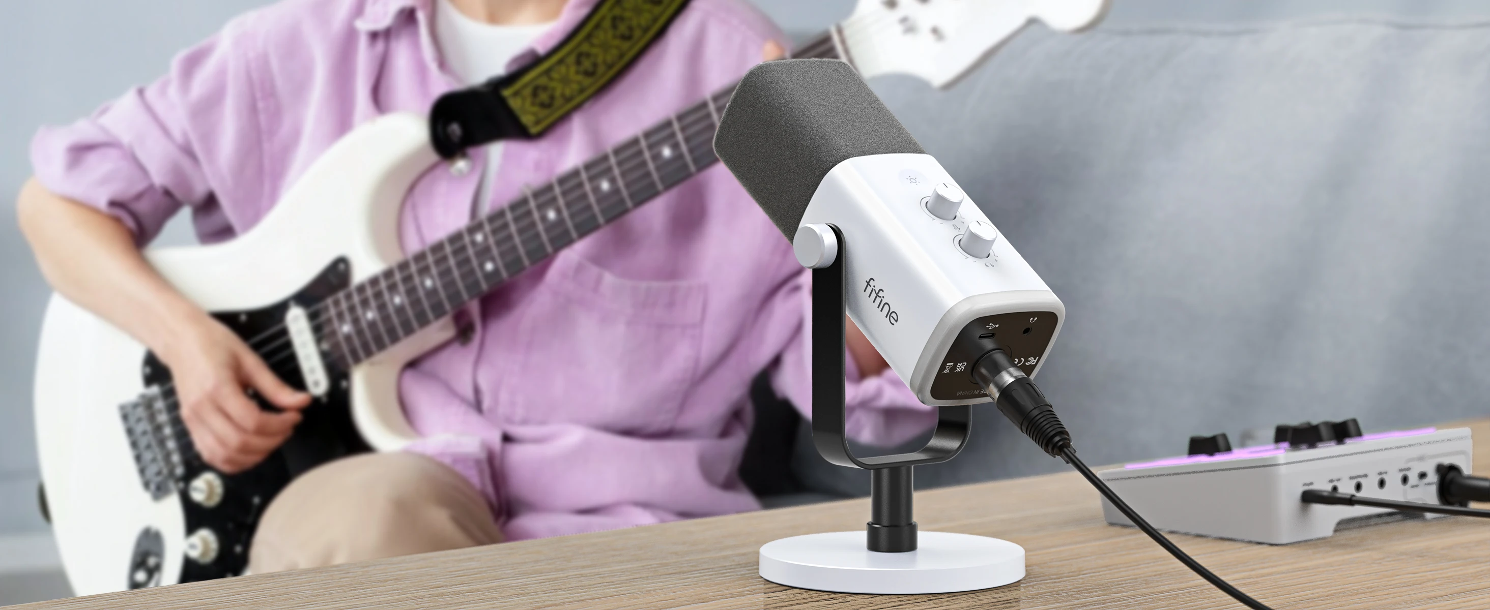 FIFINE AM8W XLR/USB Dynamic Microphone description image 2