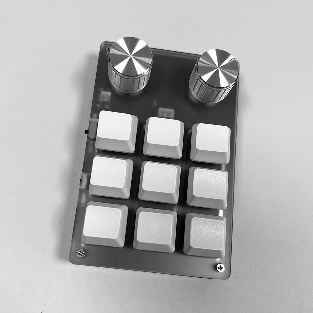 Enhanced Customizable Gaming Keyboard Keypad with Programmable Macro Keys and Hotswap Functionality