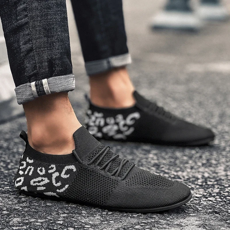 2024 통기성 남성 Vulcanized 신발 새로운 경량 커플 플랫 소프트 메쉬 남성 캐주얼 신발 야외 운전 신발 36-47