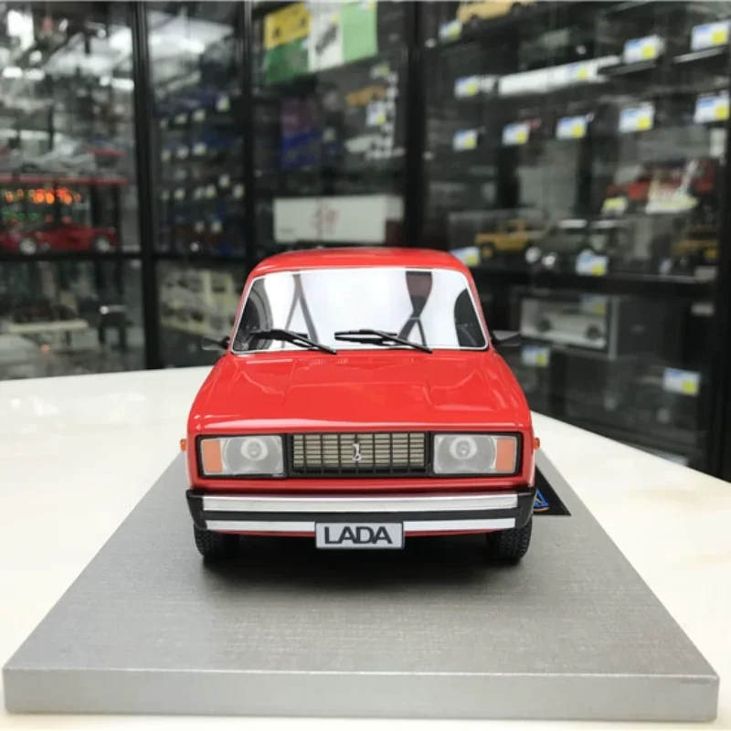 1/18 LADA Former Soviet Union Lada 2105 Car Model Toy Collectible