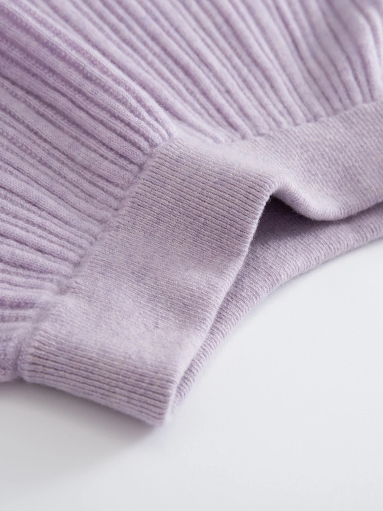 Cashmere skirt pleat detail