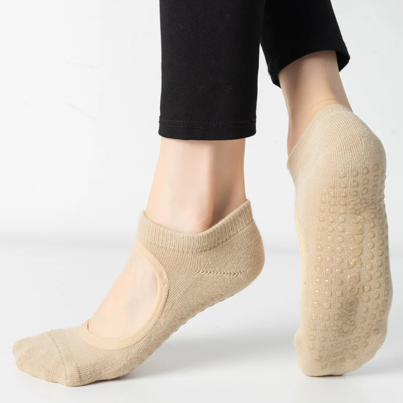 Рисунок 3 - Толстые хлопковые носки для йоги с открытой спиной