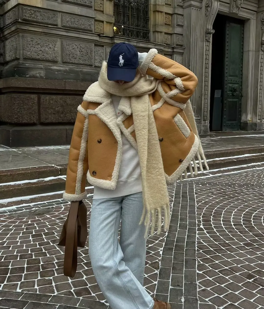 Рисунок 5 - Женская укороченная куртка из искусственной