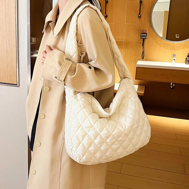 Women Large Capacity Quilted Tote Bag Winter Warm Lightweight Down Cotton Padded Plaid Shoulder Bags Underarm Bags Puffy Handbag