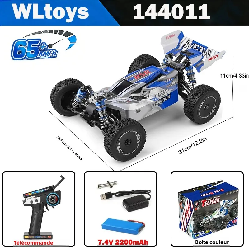 Voiture RC 4x4 Tout Terrain 2.4GHz sautant par-dessus une bosse, démontrant ses capacités tout-terrain.