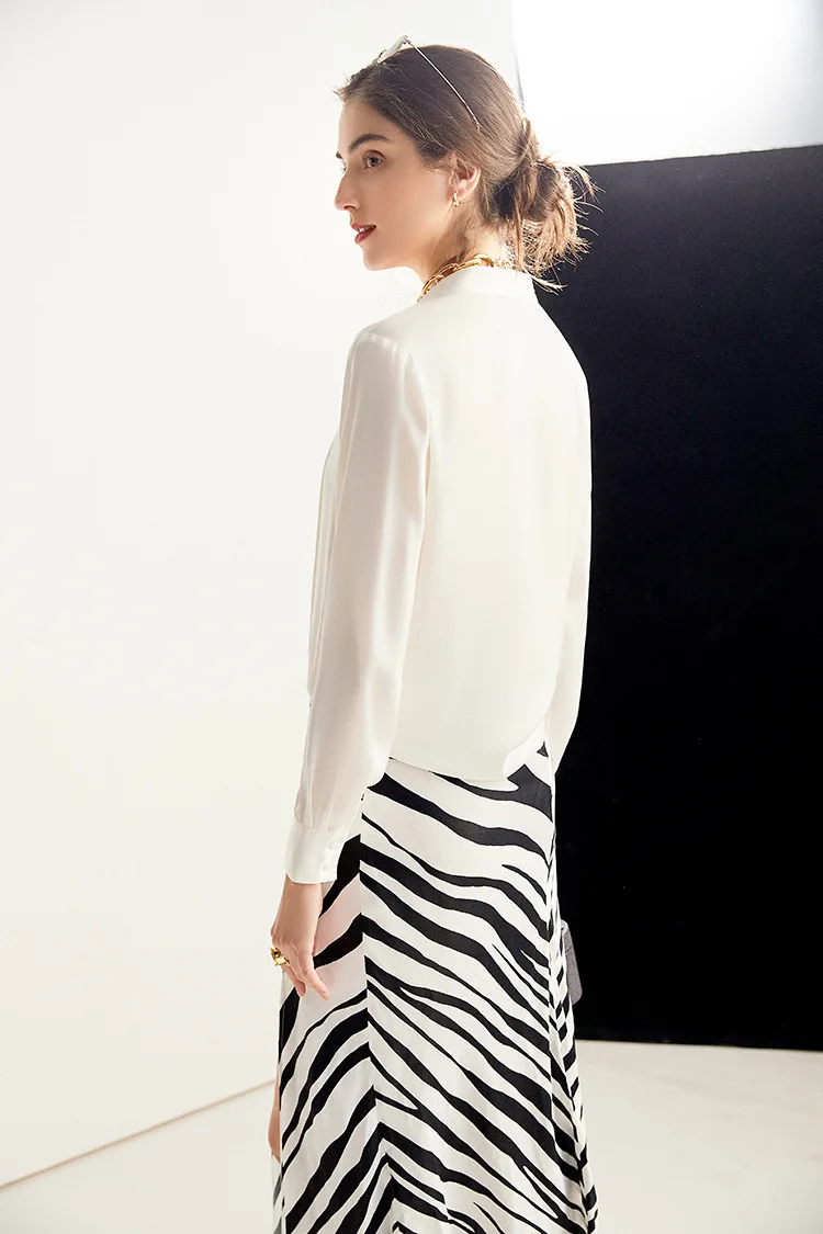 Рисунок 4 - Блузка женская однотонная с длинным