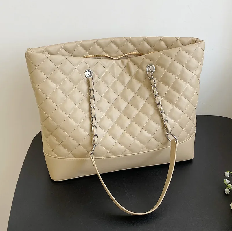 Large Capacity for Women 2024 New Advanced Texture Niche Rhombus Chain Summer Class Commuter Tote Bag