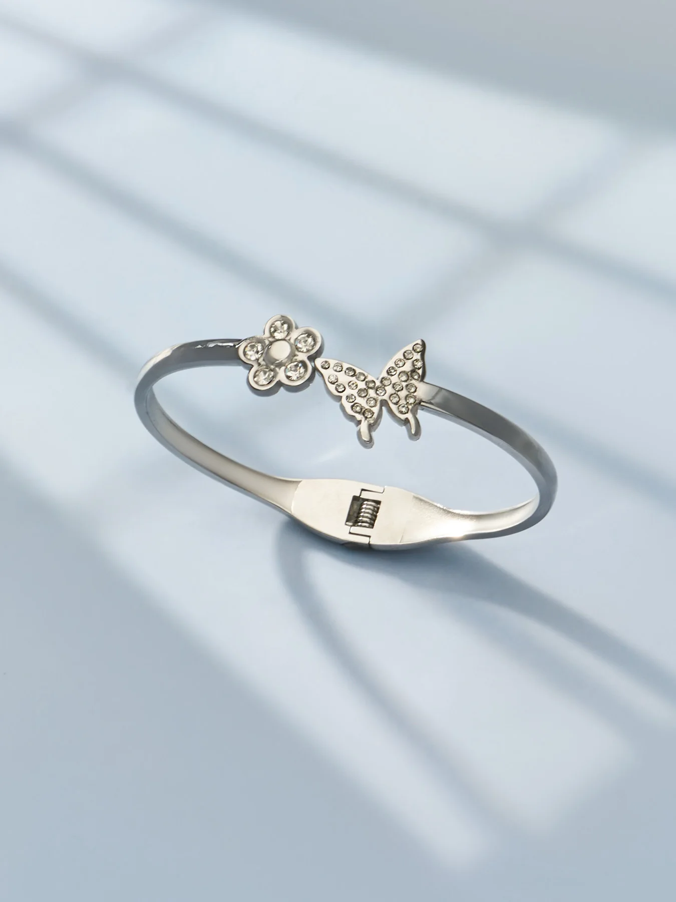 Riesenrad-Armreif mit Zirkonia-Schmetterling für Damen, PVD-vergoldeter Edelstahl, wasserdichter Armreif, Handgelenkschmuck – Detail 6