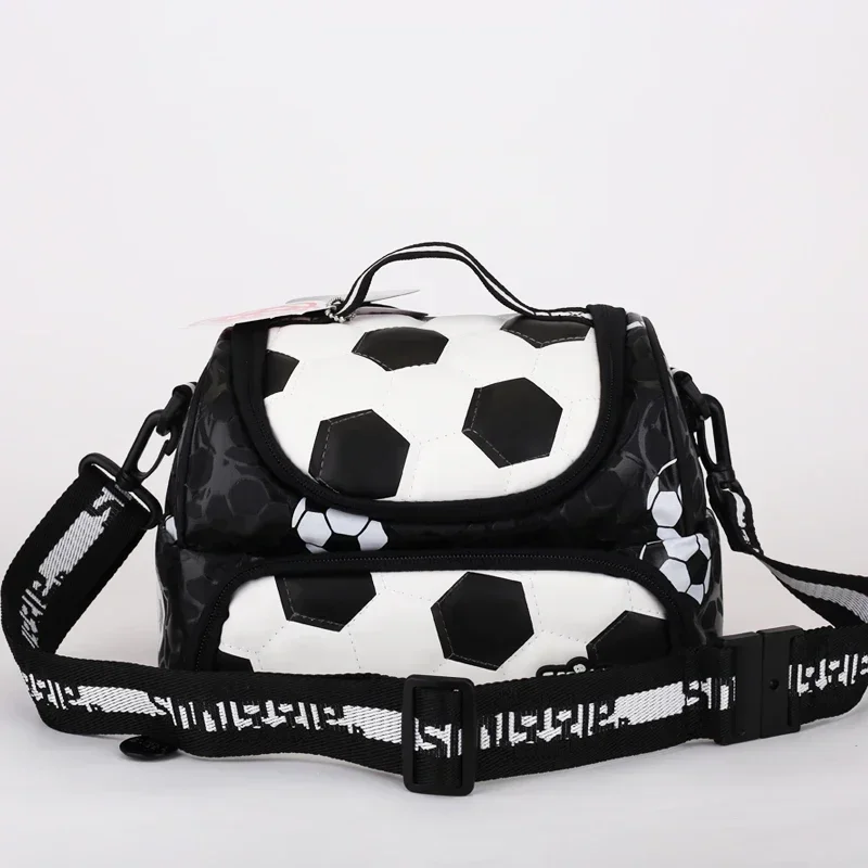 thumbnail image 1 of Mochila ligera de gran capacidad para estudiantes, estuche para bolígrafos y vaso de agua para niños con motivo del 18.º aniversario de la Copa del Mundo de Fútbol Smiggle Gold de Australia, 1 of 5