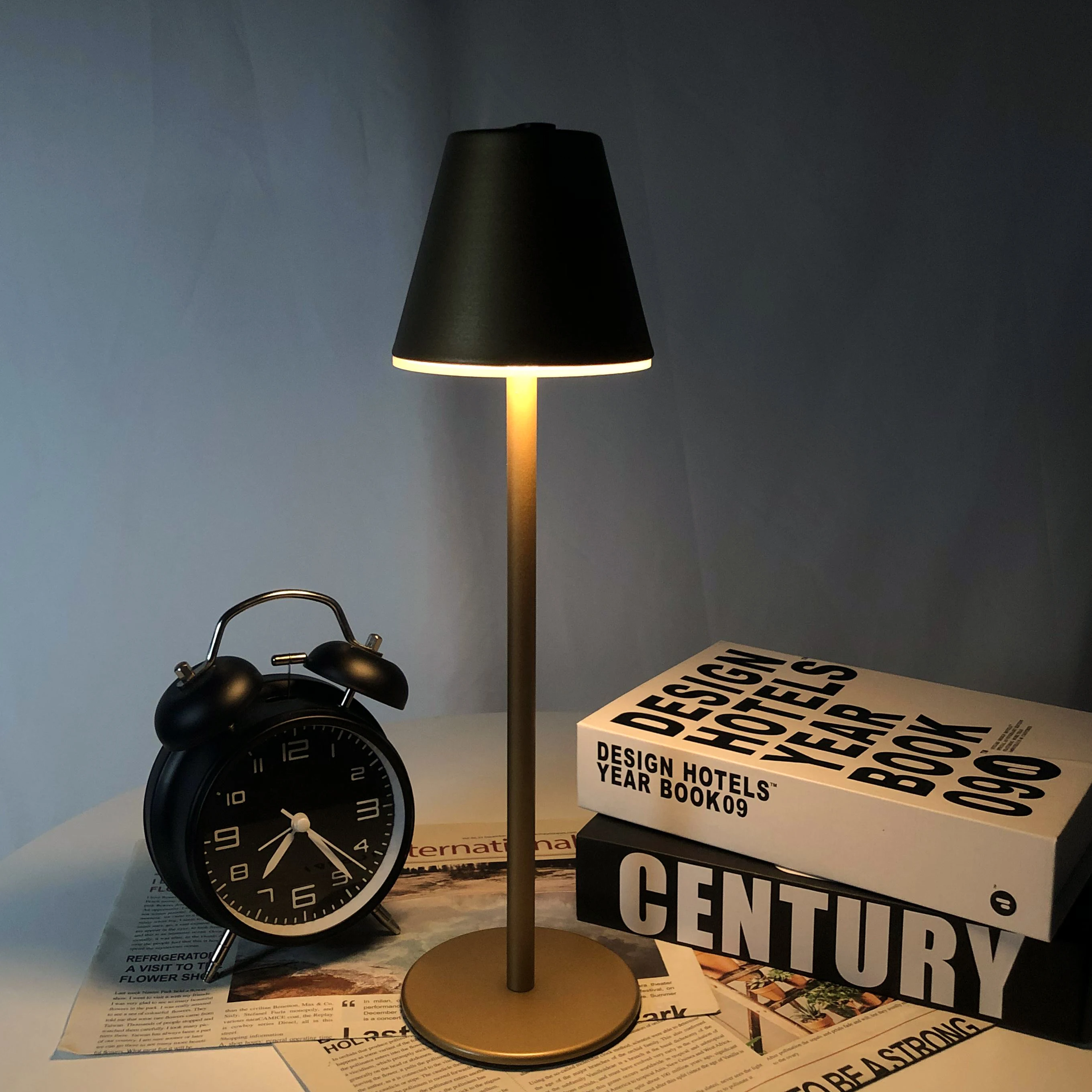 

Drop Shipping creative bedroom desk lamp charging USB-C desk lamp wireless touch light with three adjustable dimming modes