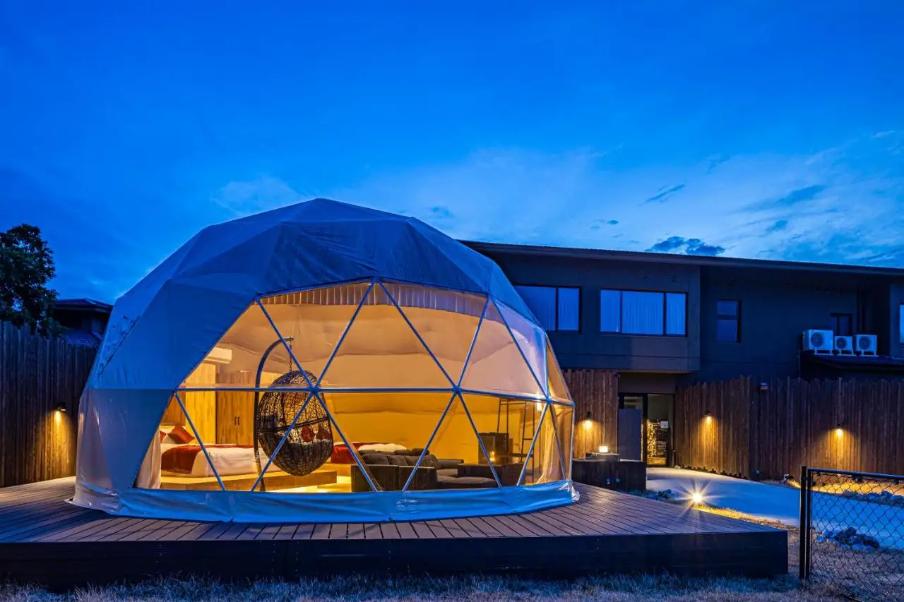 Luxury Transparent Geodesic Glamping Dome 6