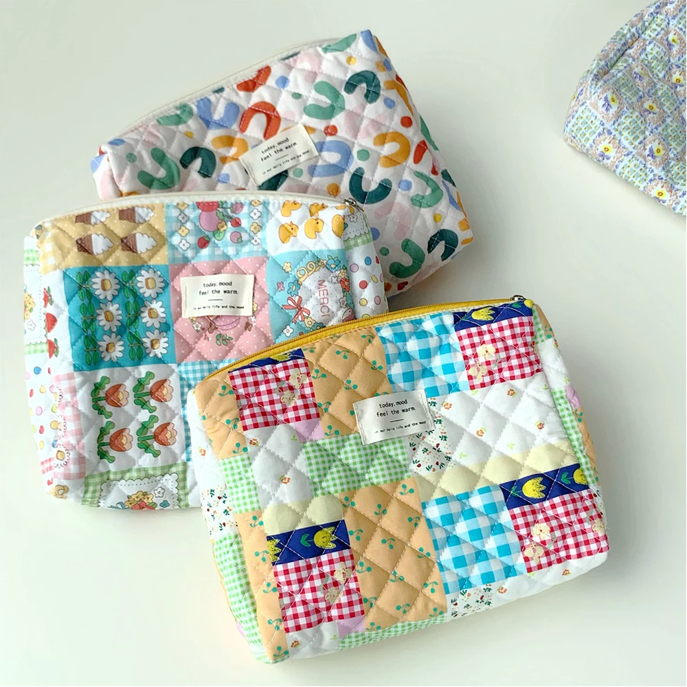 

Large Capacity Makeup Bag For Women Quilted Storage Pouch With Zipper Portable Fragmented Flower Travel Organizer Bag Inner Bag