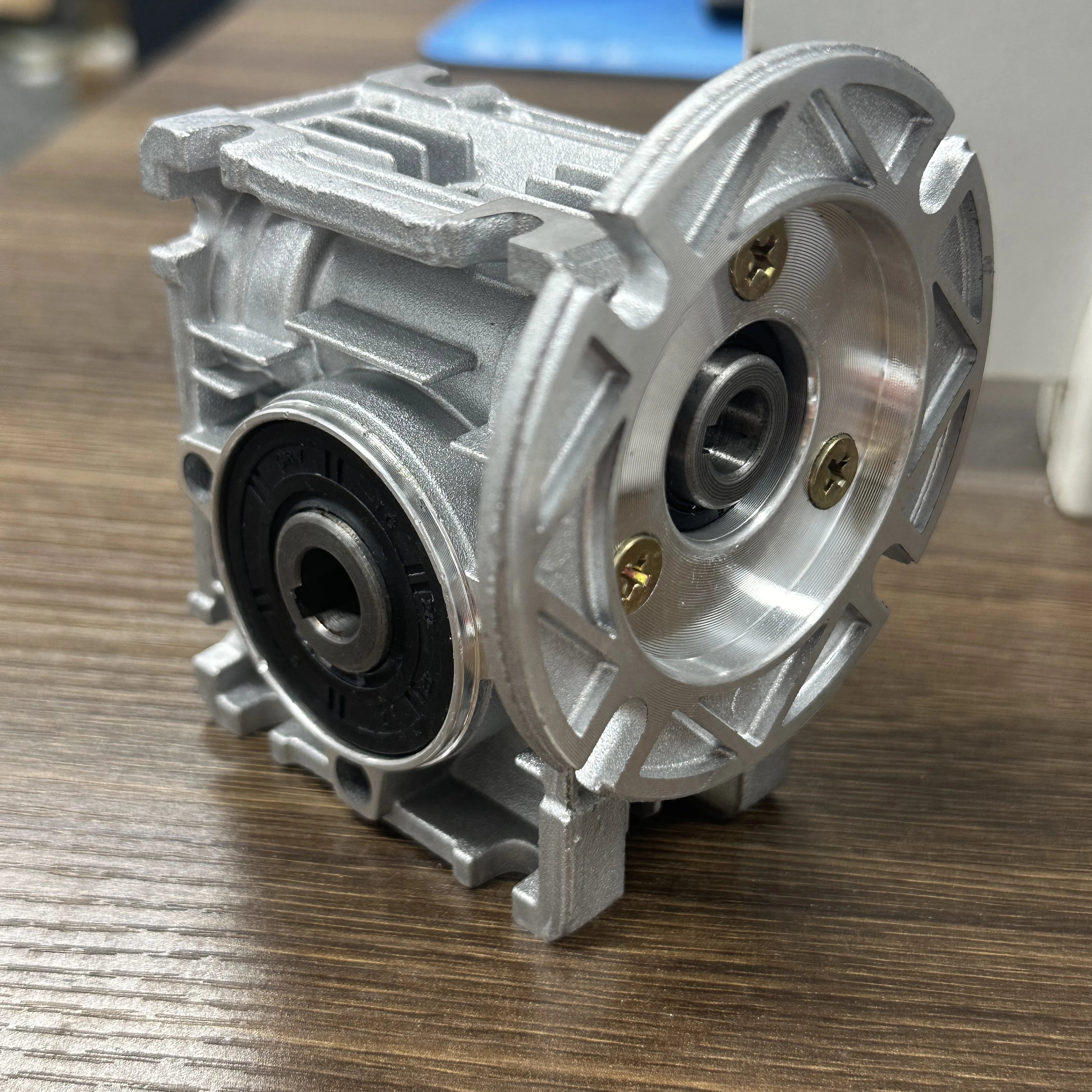 Worm Gearbox 7.5-60 :1 NMRV025 Speed Reducer 9mm Input hole and Output hole 11mm