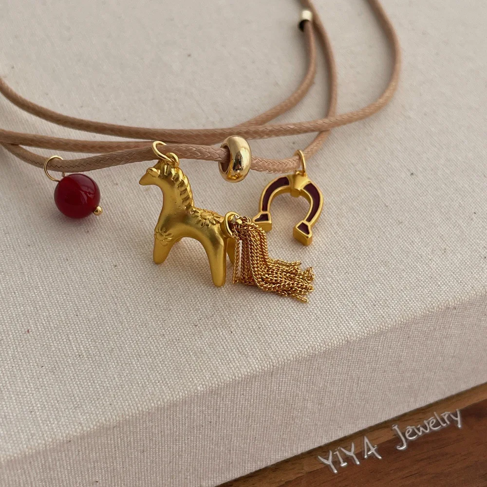 Collana con ciondolo a forma di cavallo con perline e nappa, divertente e metallica, per donne, regolabile, lunga catena in corda di cera_voghion.com