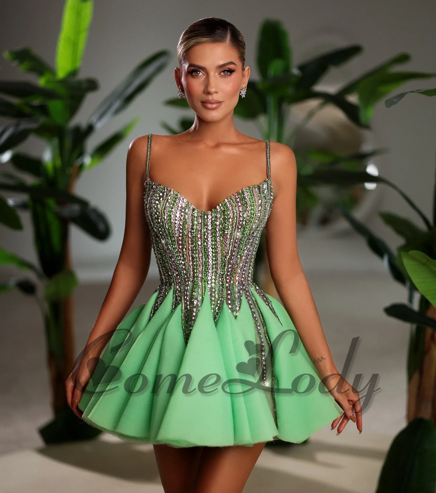 Cocktail Dress Comelody Spaghetti Straps Mini Cocktail Dresses for Teen Rhinestones V-neckline Customized