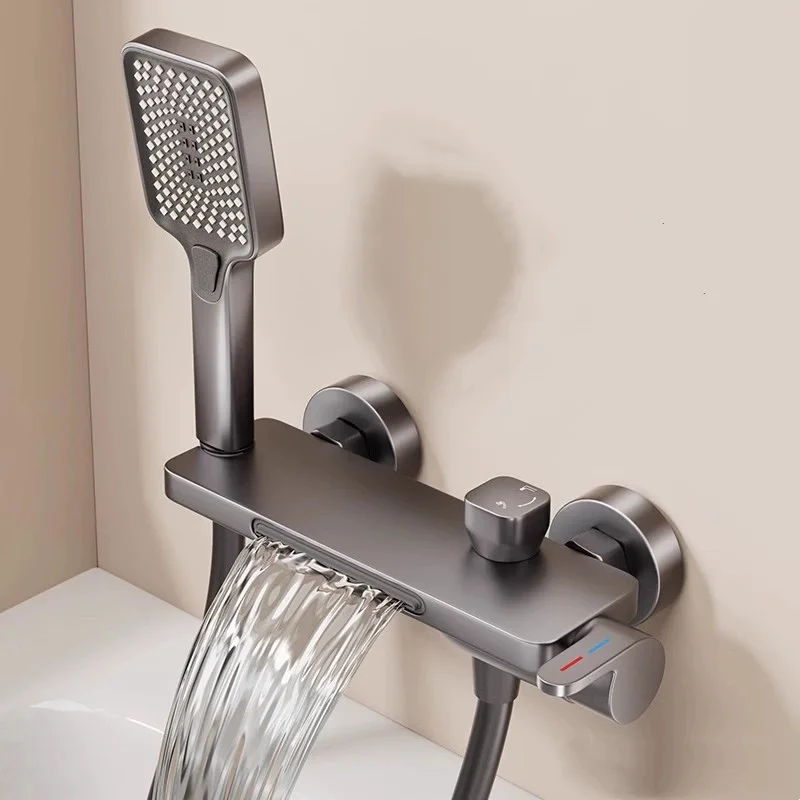 ครีมสีขาว/สีเทาห้องน้ําน้ําตกอ่างอาบน้ําก๊อกน้ําพร้อมหัวฝักบัวมือถือติดผนังร้อนและเย็นแตะชุดฝักบัว 1