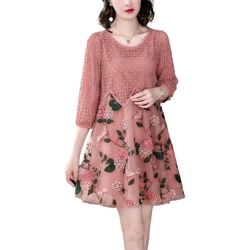 Рисунок 5 - Женское платье средней длины с вышивкой