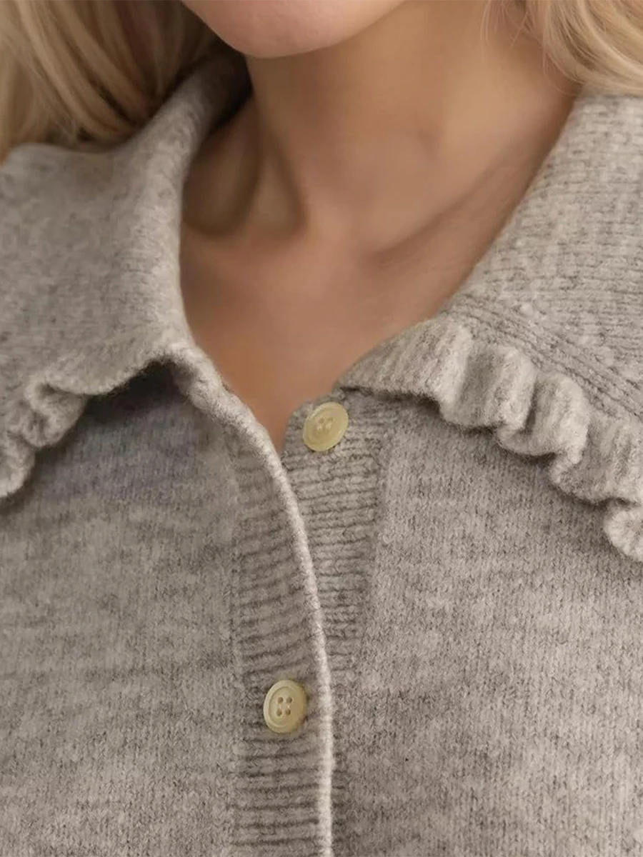 Ladies V-Neck Pullover Sweaters Cozy Knitwear with Ribbed Trim and Long Sleeves for Chic Autumn Fashion Statement