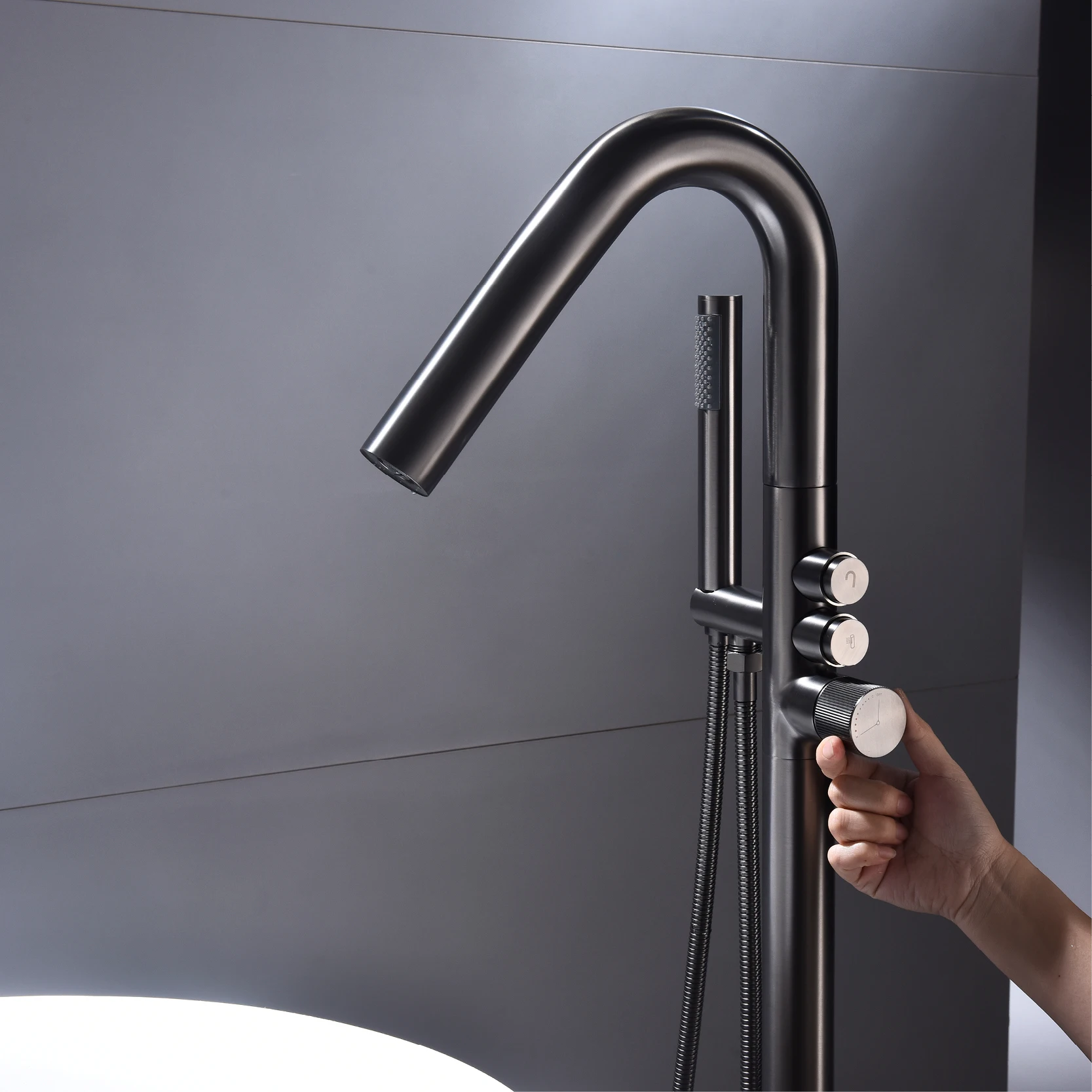 Luxury Gold Bathtub Faucet 6